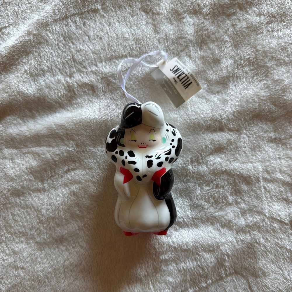 Disney Villains Cruella de Vil Christmas Ornament 101 Dalmatians New - K0379